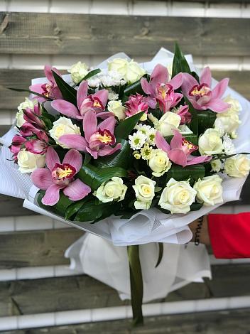 Букет цветов из: Розы и Хризантемы в Парковом
