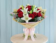 Букет цветов из:  Лилии и Розы в Парковом