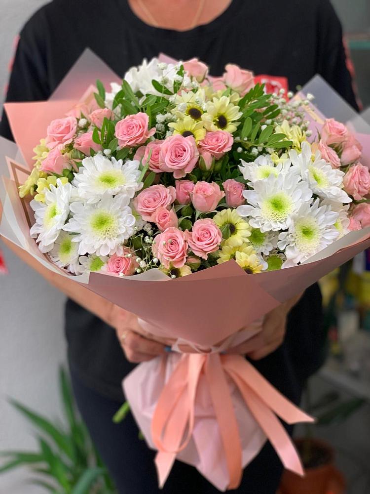 Букет цветов из: Розы и Хризантемы в Парковом