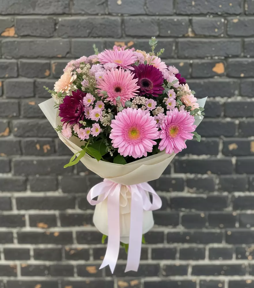 Букет цветов из: Герберы и Хризантемы в Парковом