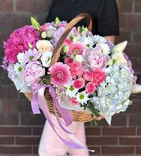 Композиция солнечный день в Парковом Цветочная композиция из Розы, Хризантемы, Пионы и Лизиантусы в корзине в Парковом