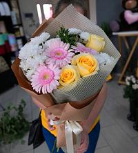 Букет цветов из:  Герберы, Розы и Хризантемы в Парковом
