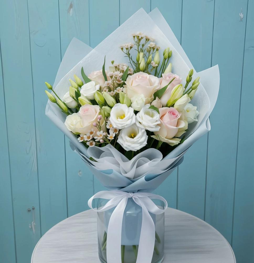 Букет цветов из: Розы и Лизиантусы в Парковом