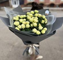 Букет Белые кустовые розы Солинеро в Парковом