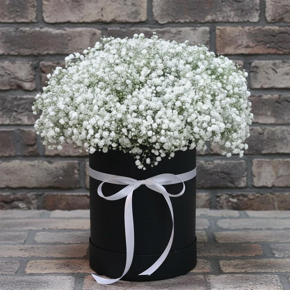 Цветочная композиция из Гипсофила в шляпной коробке в Парковом