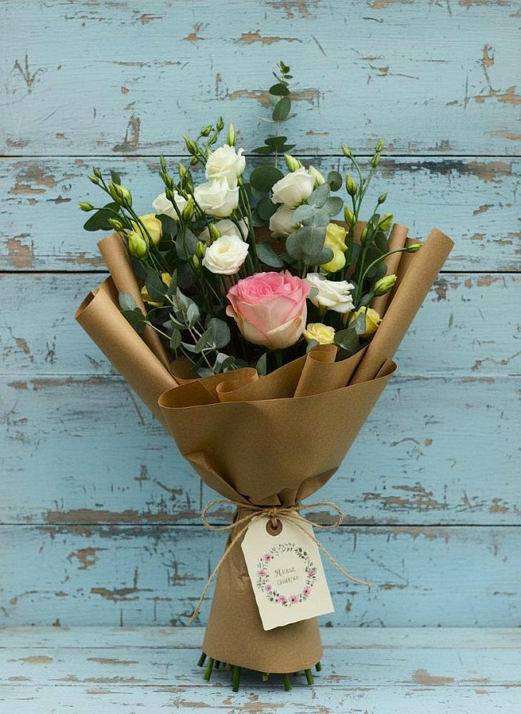 Букет цветов из: Розы и Лизиантусы в Парковом