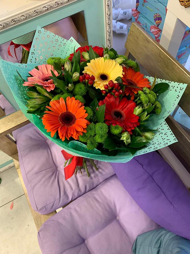 Букет цветов из: Герберы, Хризантемы и Альстромерии в Парковом