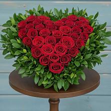 Цветочная композиция из Розы в виде сердца в Парковом