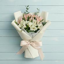 Букет цветов из:  Альстромерии в Парковом
