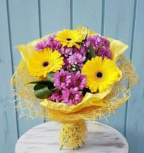 Букет цветов из:  Хризантемы и Герберы в Парковом