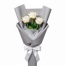 Букет 3 белые розы в Парковом