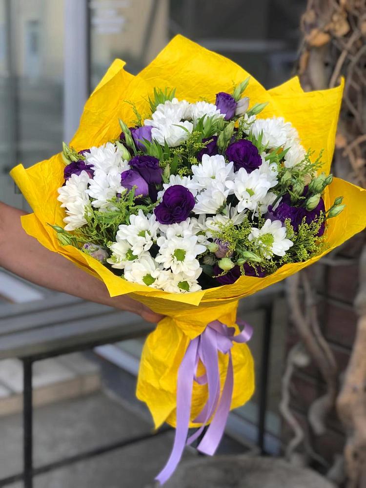 Букет цветов из: Ирисы, Хризантемы и Ромашки в Парковом