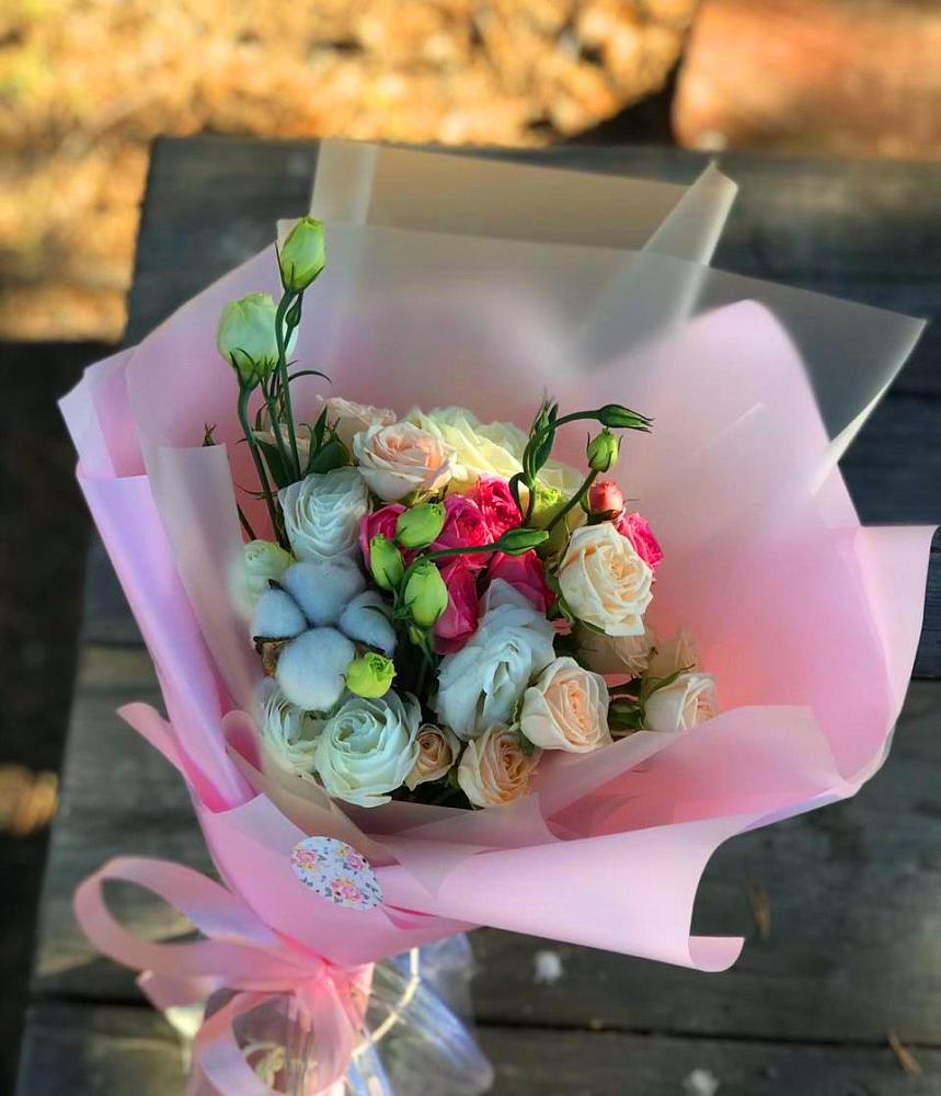 Букет цветов из: Розы и Лизиантусы в Парковом