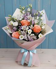 Букет цветов из:  Лизиантусы, Розы, Альстромерии и Гипсофила в Парковом