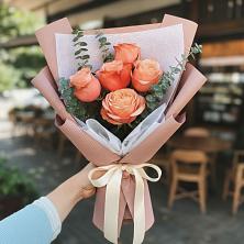 Букет цветов из:  Розы в Парковом