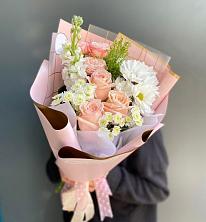 Букет цветов из:  Хризантемы и Розы в Парковом