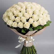 Букет 101 беля роза Белоснежка в Парковом