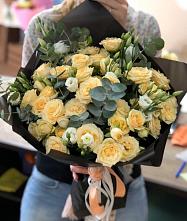 Букет цветов из:  Розы и Лизиантусы в Парковом