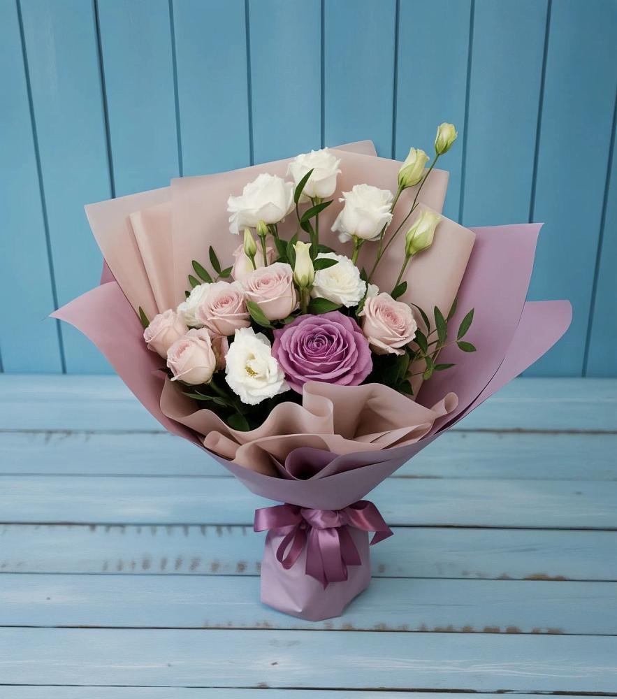 Букет цветов из: Розы и Лизиантусы в Парковом