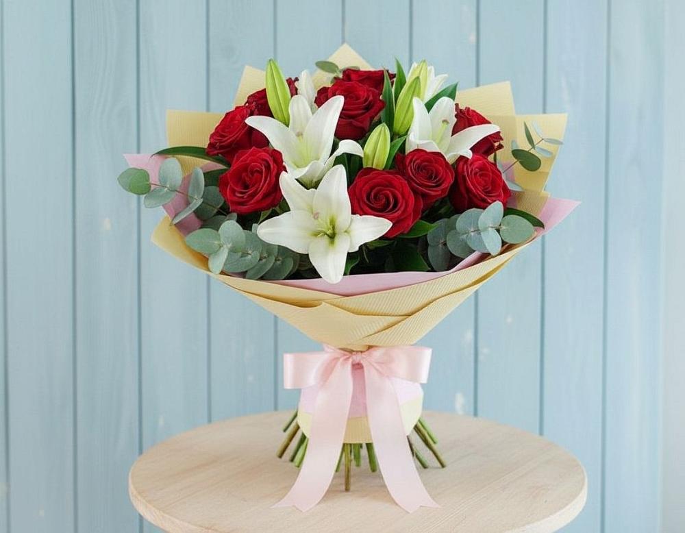 Букет цветов из: Лилии и Розы в Парковом